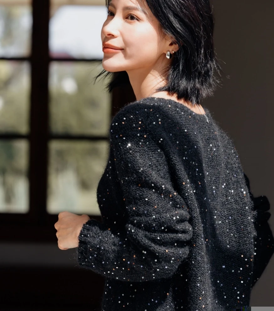 MOMO ERA STUDIO 黑色针织造型细节