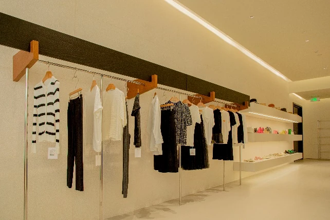 MOMO ERA STUDIO 门店服装陈列